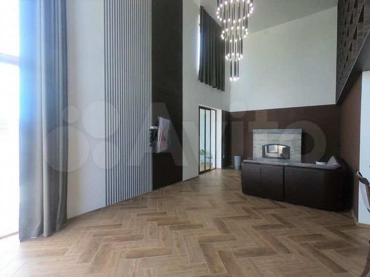 Дом 215 м² на участке 6 сот.