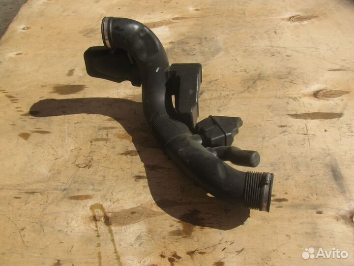 Патрубок воздушный Volvo XC70 BZ