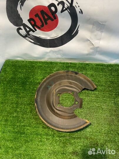 Щиток тормозного механизма(5) задний правый Toyota