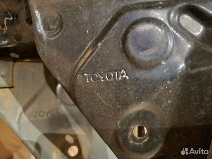 Крылья на Toyota Crown