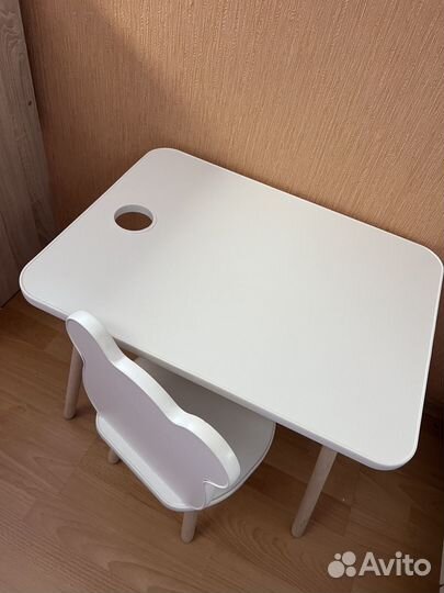 Детский стол со стулом