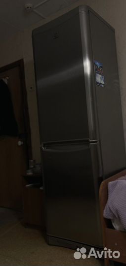 Холодильник б/у indesit
