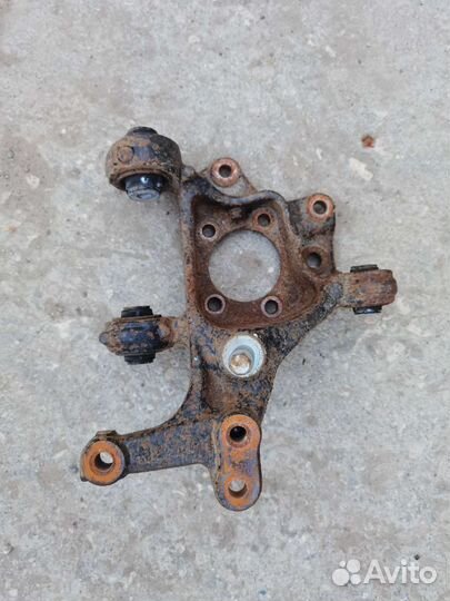 Задний кулак Toyota camry v 70