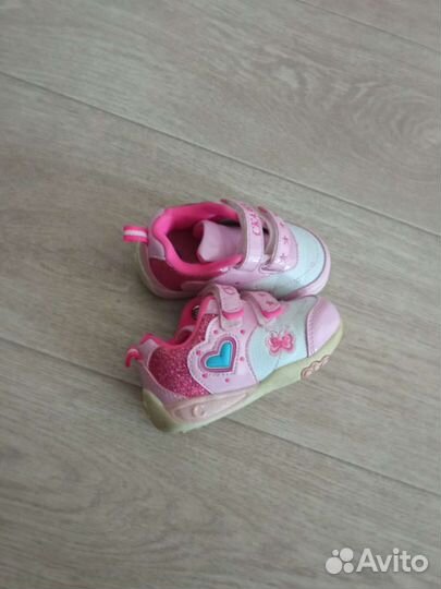 Кроссовки для девочки 20 размер