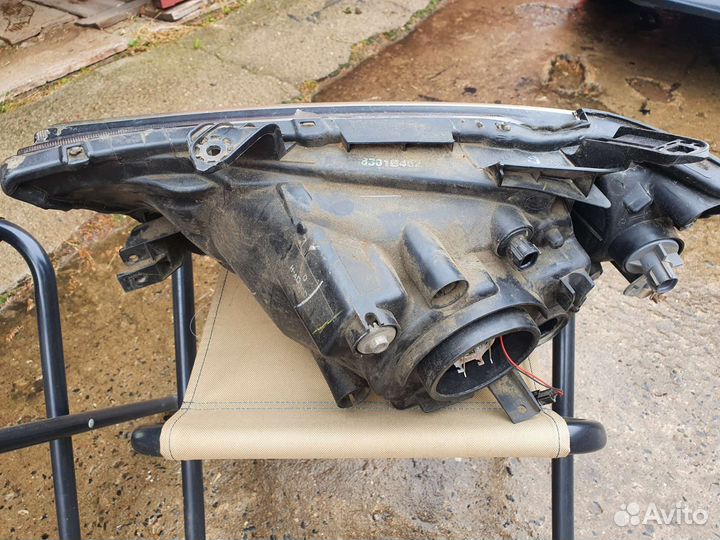 Передние фары митсубиси л200