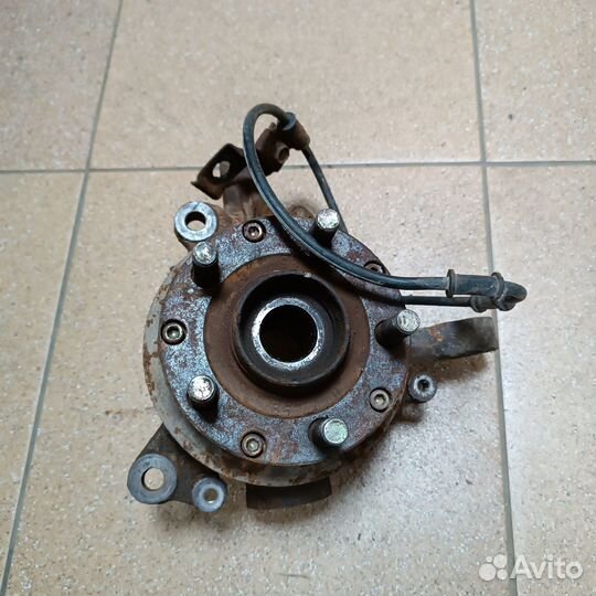 Кулак передний правый subaru legacy 2