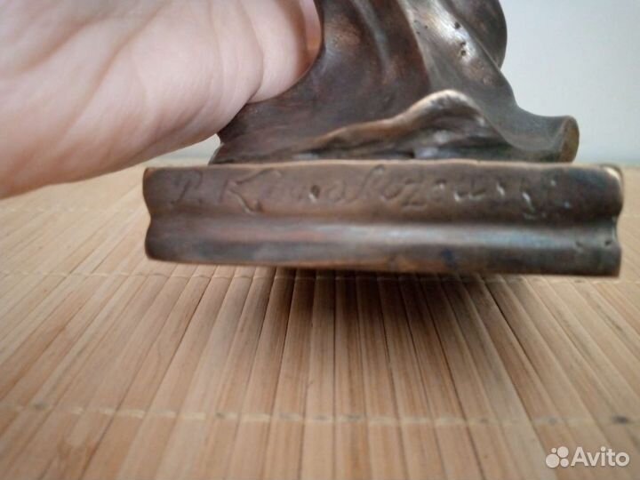 Бронзовая скульптура статуэтка