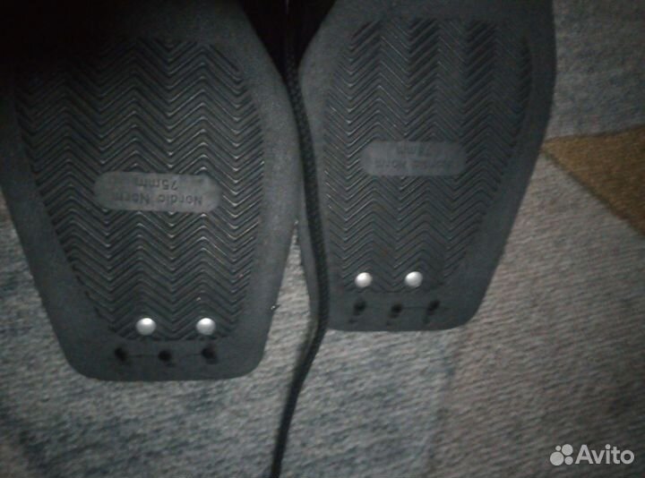 Лыжные ботинки