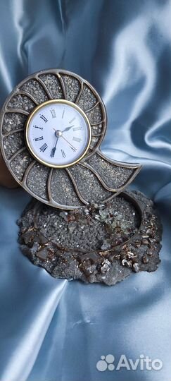 Часы настольные из эпоксидной смолы