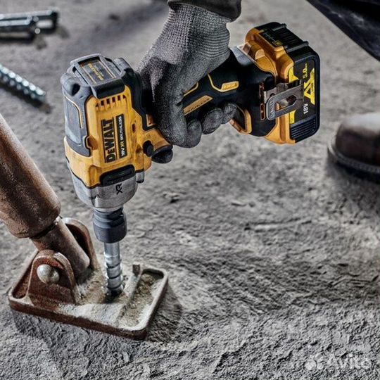 Аккумуляторный гайковерт DeWalt DCF891P2T-QW