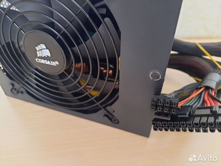 Блок питания Corsair HX750 Series 750-Watts