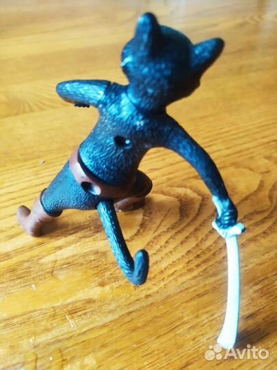 Фигурка кот с саблей