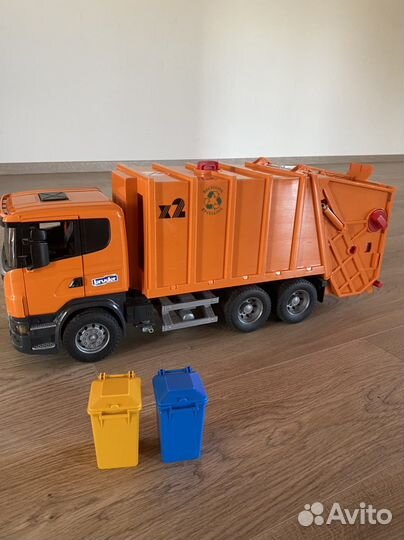 Мусоровоз Bruder scania