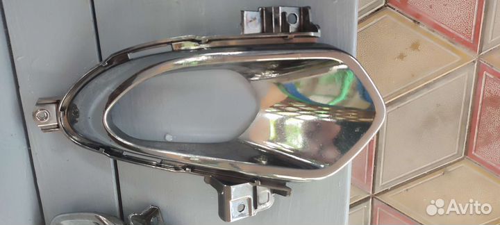 Накладка левая 86563A2005