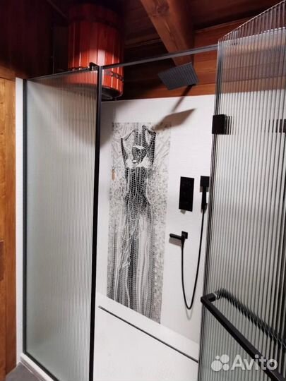 Стеклянные душевые перегородки