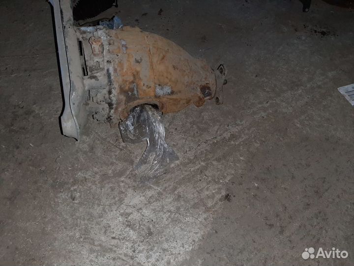 Редуктор зад мерседес 220 полный привод 3.7