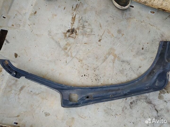 Водосток крышки багажника Mercedes-Benz ML350 (W16