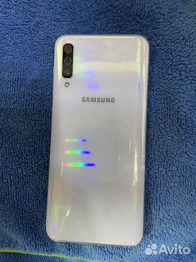 Samsung Galaxy A50, 4/64 ГБ