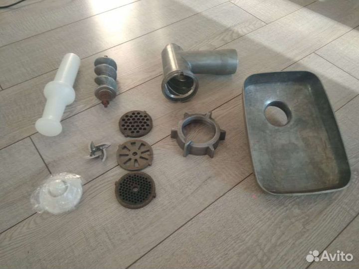 Мясорубка электрическая Leran