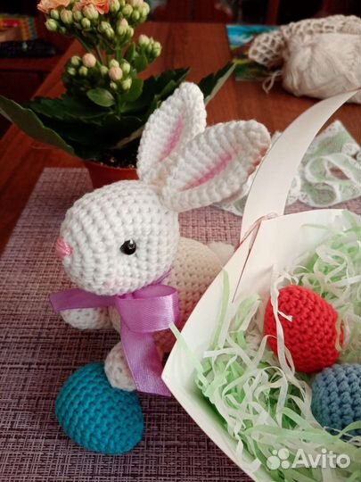 Пасхальный кролик с корзиночкой