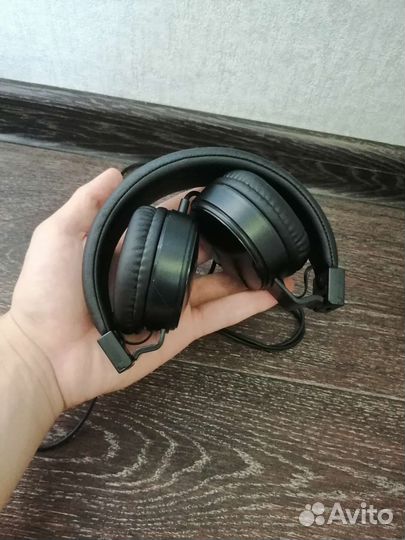 Проводные наушники