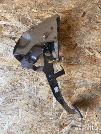 Педаль сцепления Nissan Almera Classic