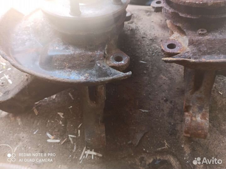 Поворотный кулак Toyota Camry 1982-1986 SV10