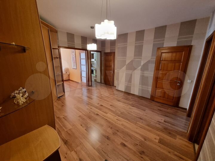 3-к. квартира, 107 м², 2/10 эт.