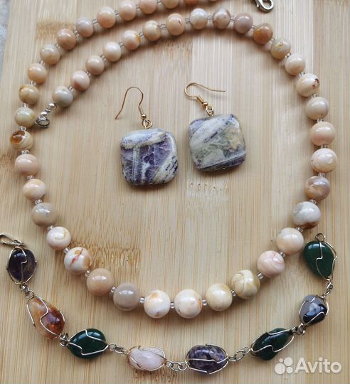 Украшения с натуральными камнями (цены разные)