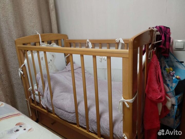 Кроватка детская из массива