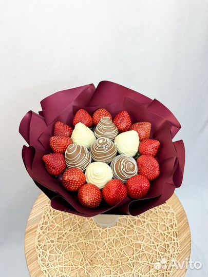 Букеты из клубники в шоколаде