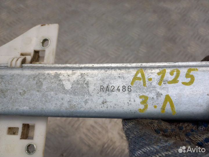 Стеклоподъемник механ. задний левый Mitsubishi