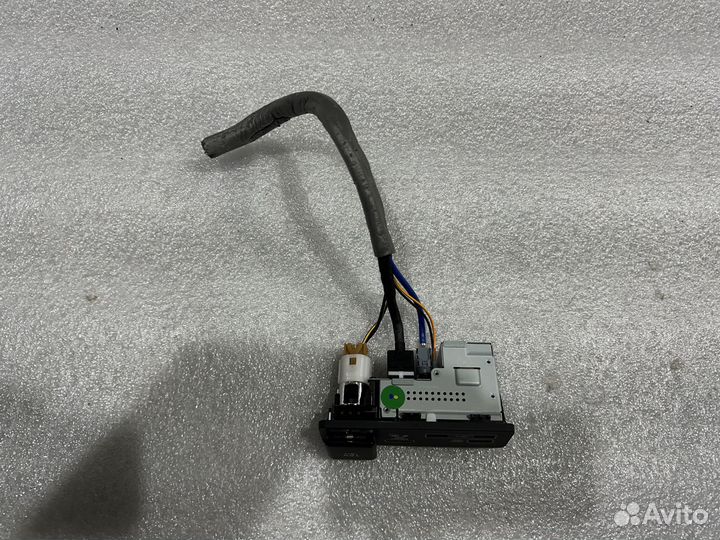 Блок интерфейсов AUX / USB Range Rover Velar L560