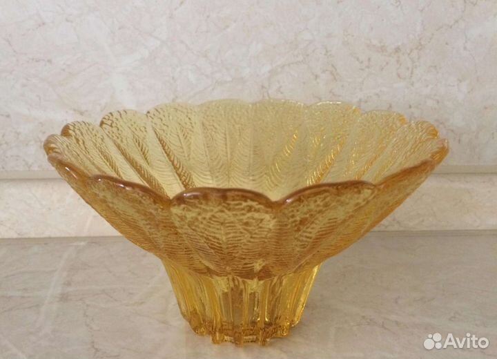 Ваза конфетница янтарное стекло