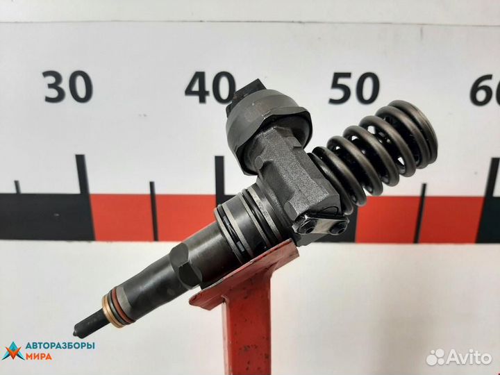 Форсунка Volkswagen Golf 4 2005 038130073AG