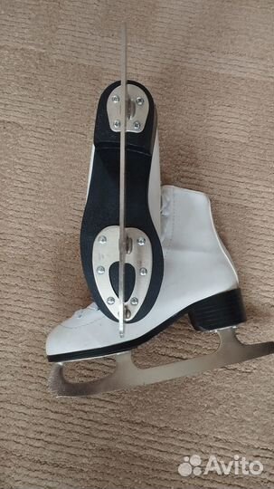 Коньки фигурные (Nikole) 35 размер для девочки