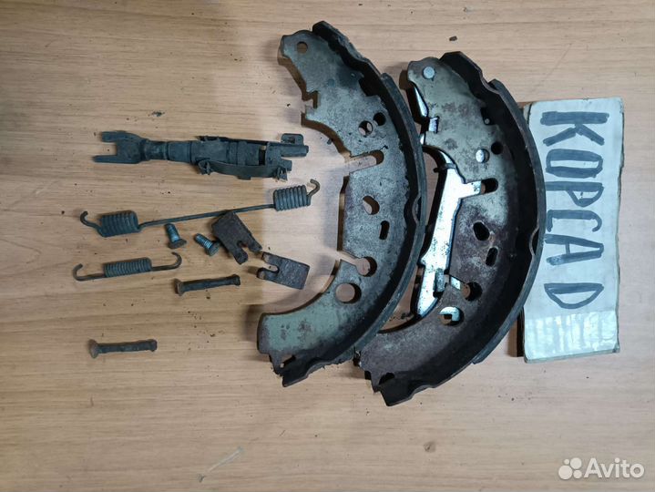 Механизм ручника с колодками Опель Корса Д