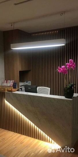 Стойка для автосалонов