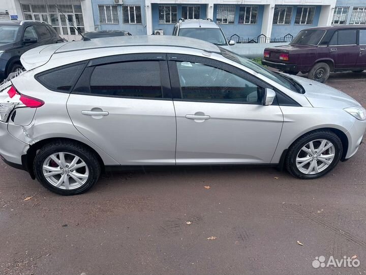 Ford Focus 1.6 МТ, 2014, битый, 97 000 км