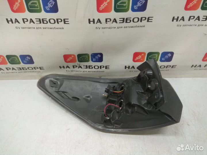 Фонарь задний правый Toyota Highlander