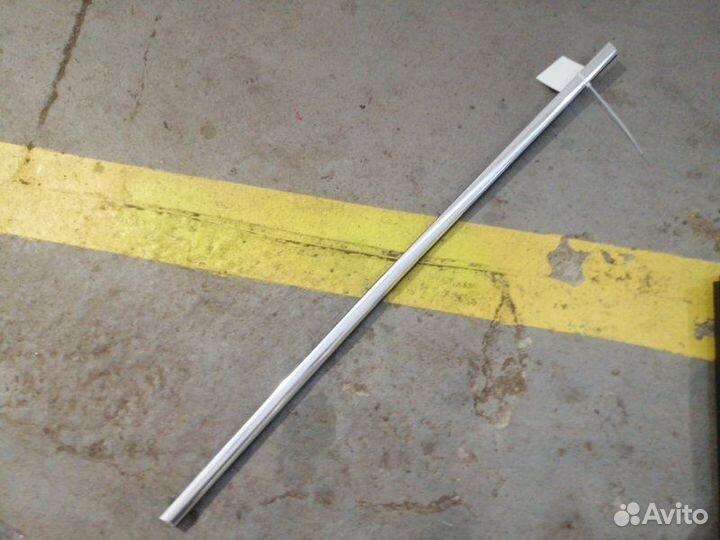 Молдинг стекла задний левый Volkswagen Passat B6