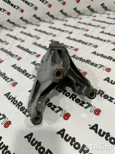 Кронштейн двигателя левый Audi A4 B8 CDN 2.0 2014