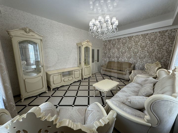 3-к. квартира, 80 м², 2/10 эт.