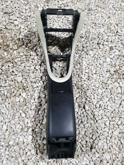 Подлокотник Mercedes-Benz CLS 219