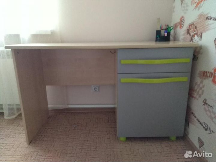 Набор мебели детской стол и шкаф