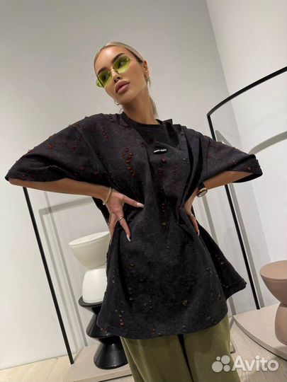 Очень крутая футболка Miu Miu