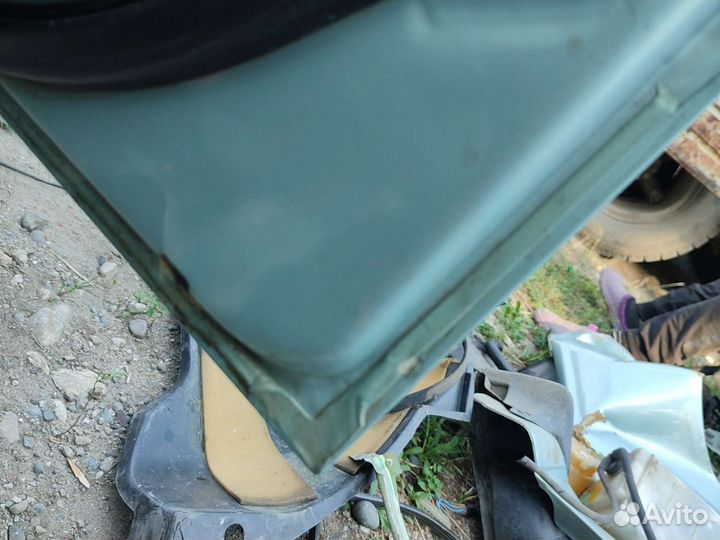 Дверь на hyundai accent передняя светло бирюзовая