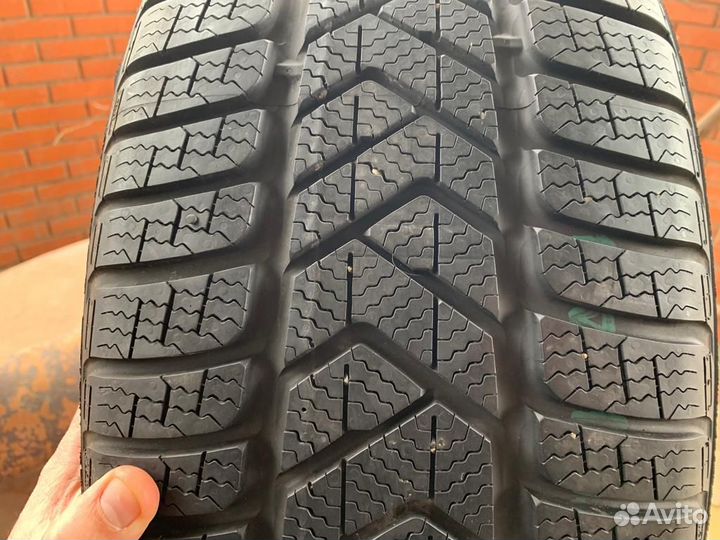 Pirelli Winter Sottozero 235/50 R18