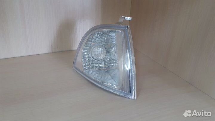 Указатель поворота передний правый Skoda Octavia