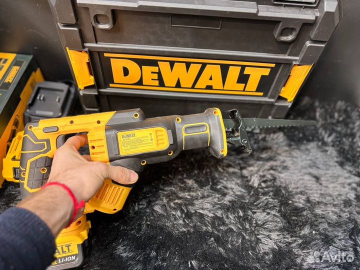 Аккумуляторная сабельная пила DeWalt 18V